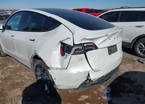 2022 Tesla Model Y Long Range Dual Motor All-Wheel Drive z USA, uszkodzony, nr VIN 7SAYGDEEXNF356798